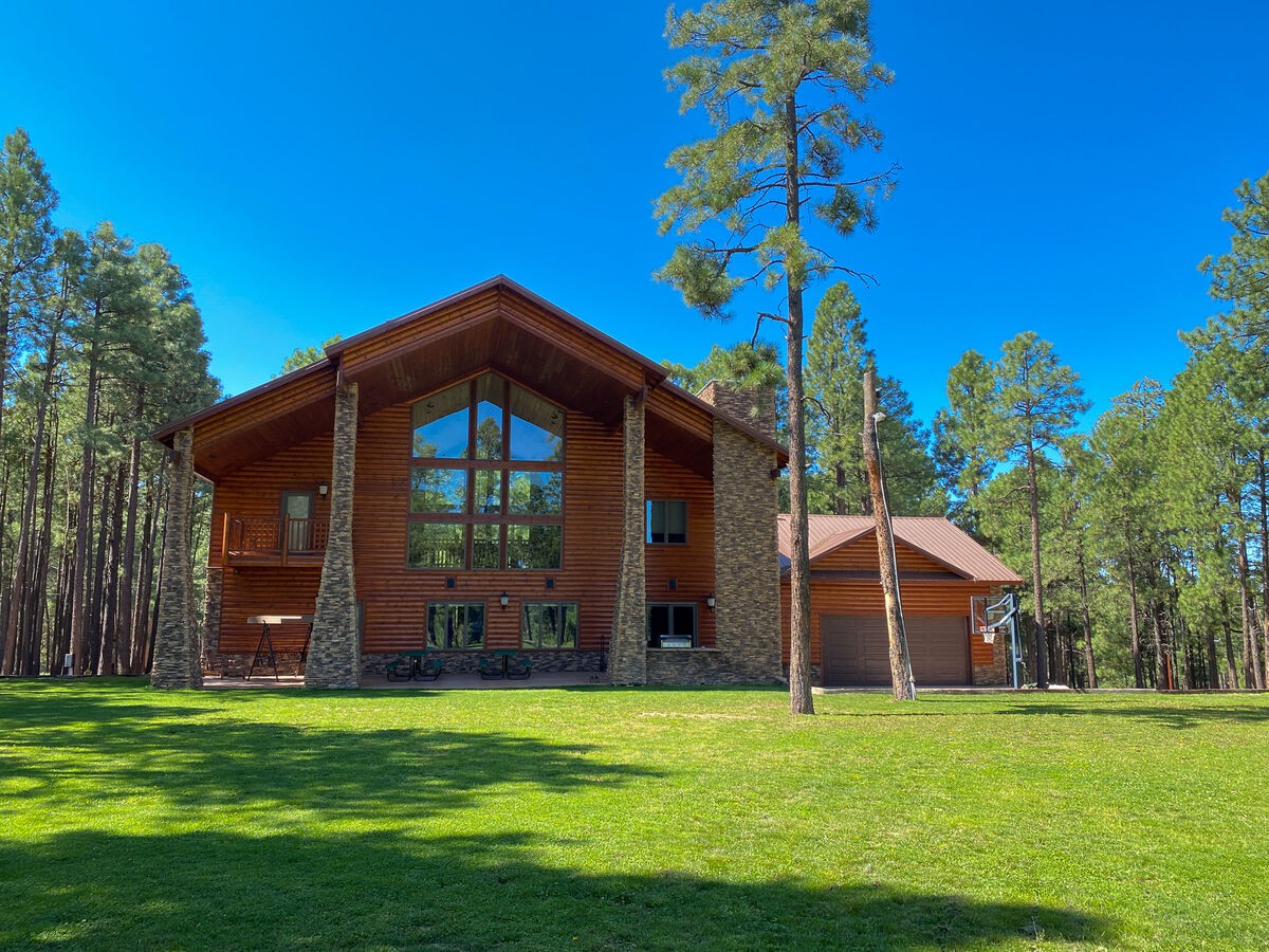 Copper Elk Manor | Luxury Cabin on Forest Border