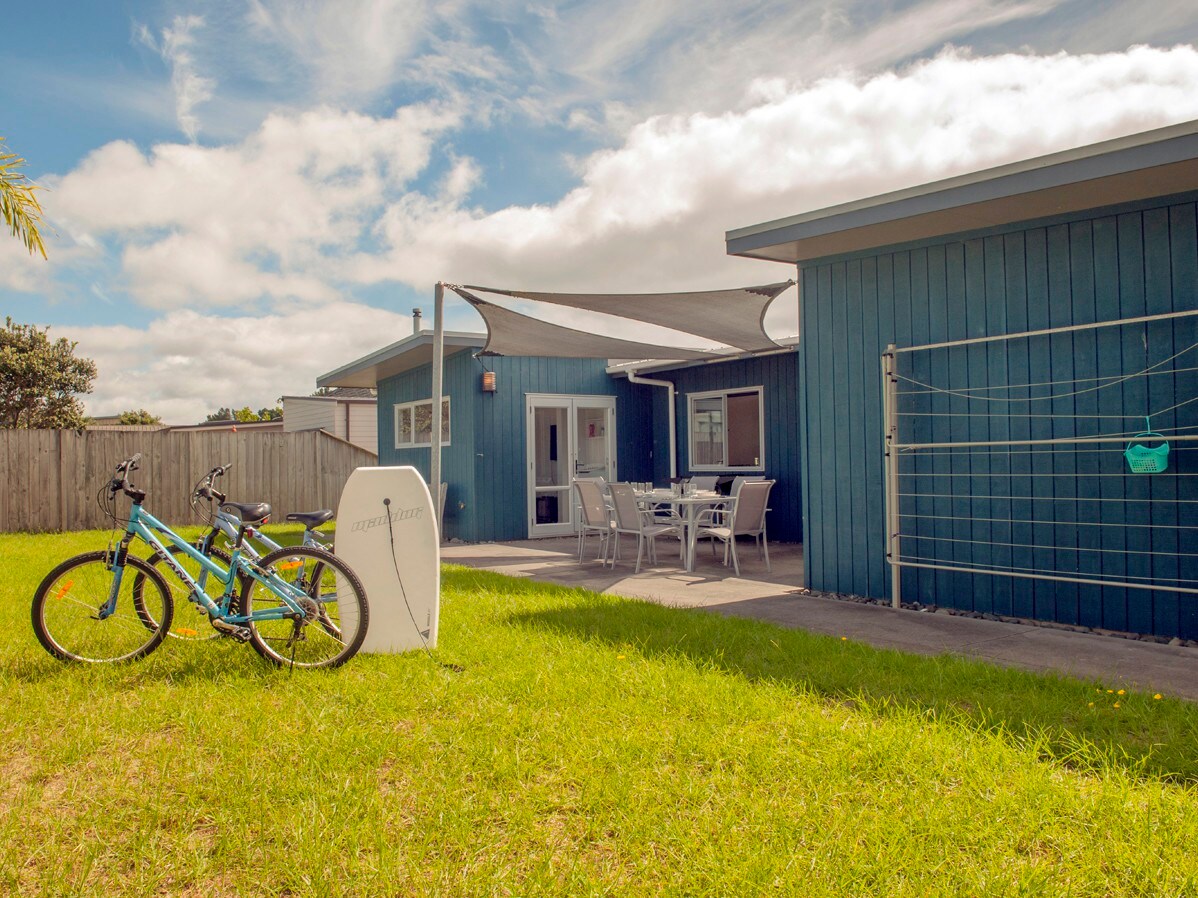 Sands Beach House - Matarangi Holiday Home