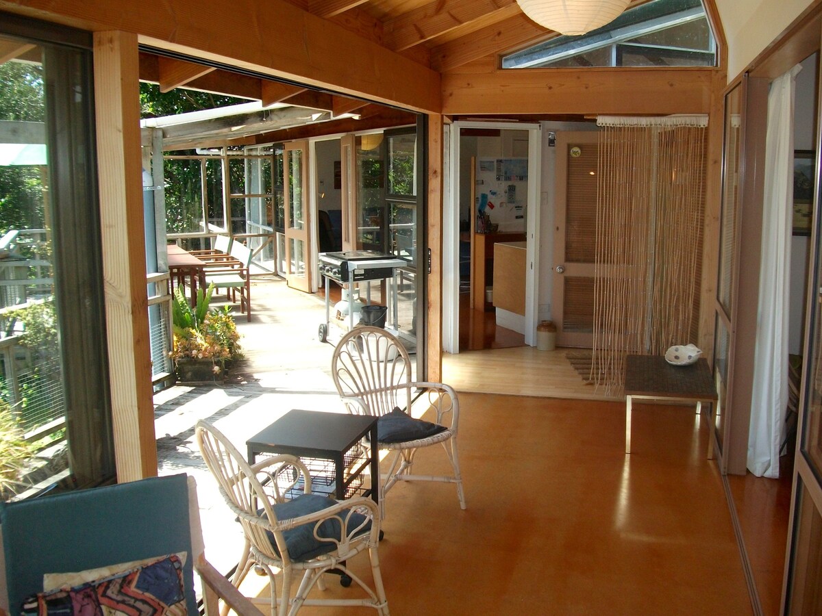 Bush Beach Delight - Onetangi Holiday Home