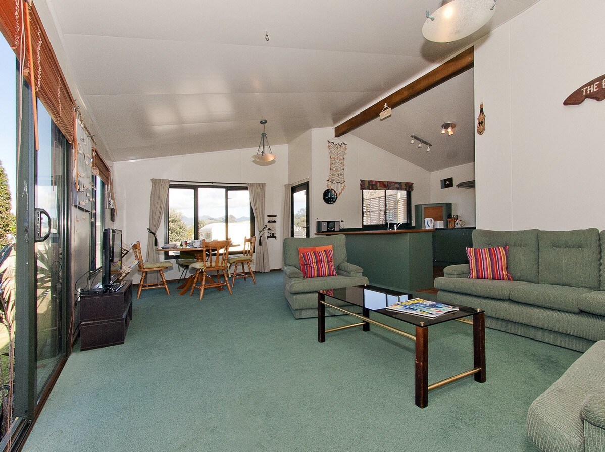 Korolevu Beach House - Whangamata Holiday Home