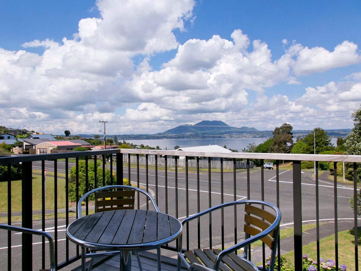 Acacia View at No. 3 - Acacia Bay Holiday Home