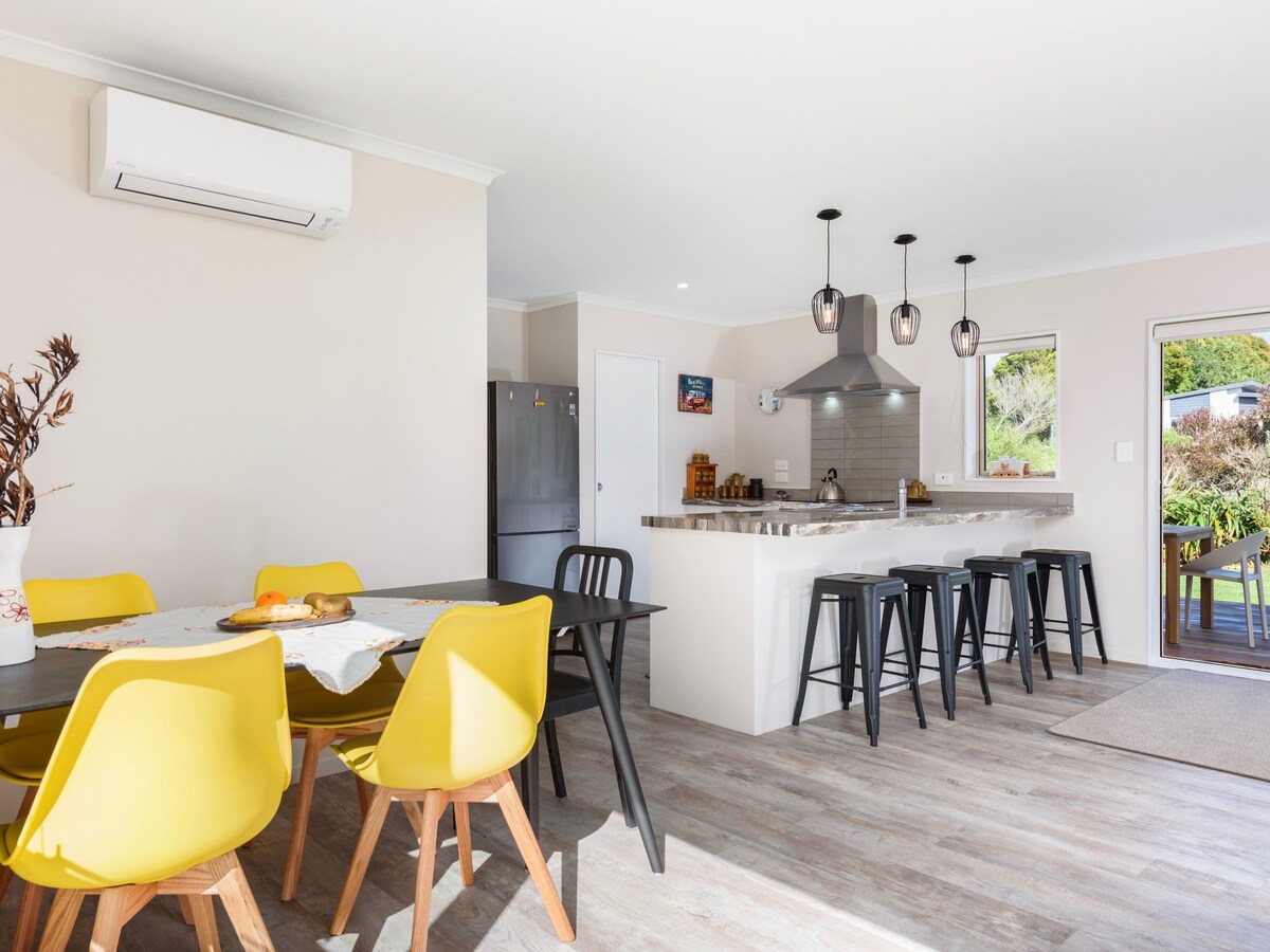 Modern Beach Break - Waihi Beach Holiday Home