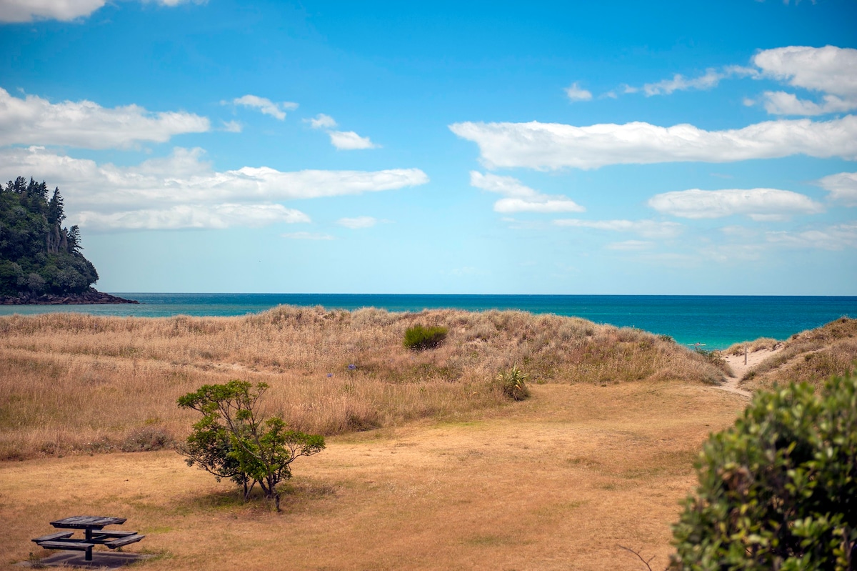 Surf Beach Views - Whangamata Holiday Home