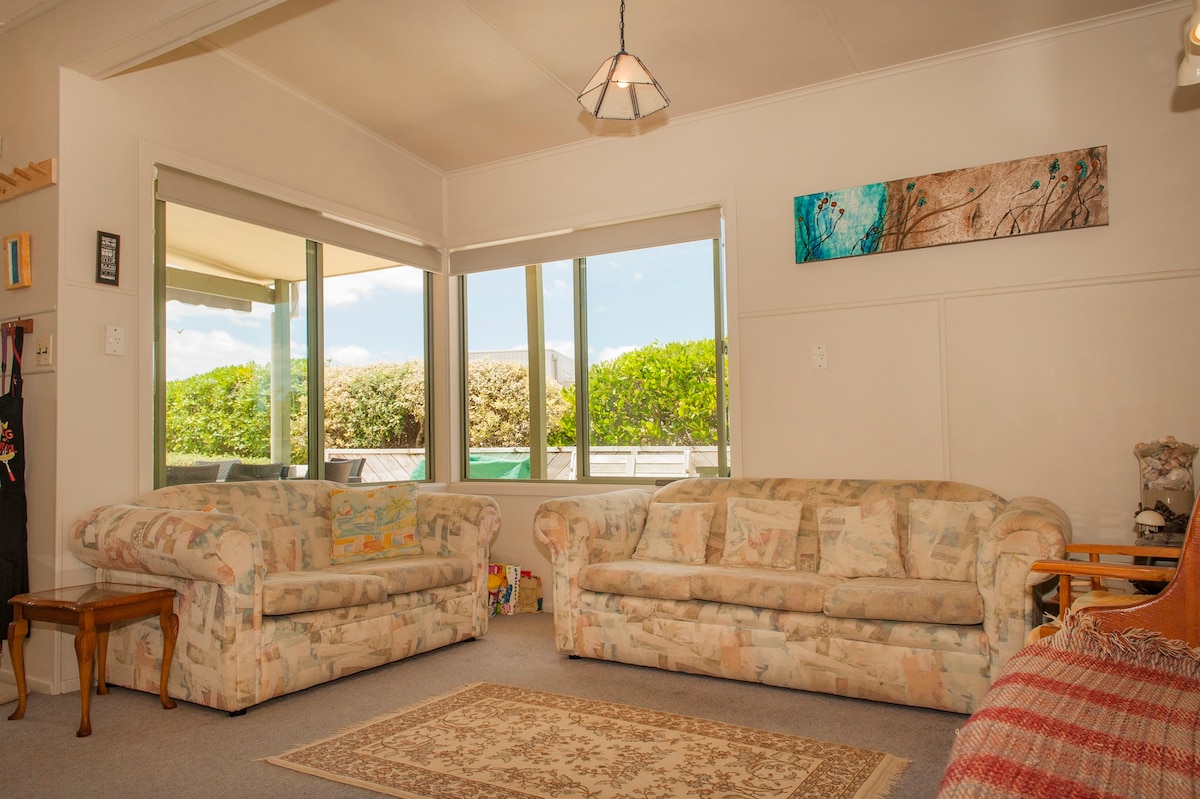 Surf Beach Views - Whangamata Holiday Home