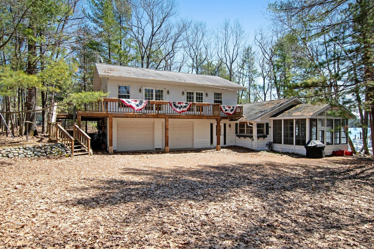 Fantastic 4BR Lakefront | Dock | Fireplace