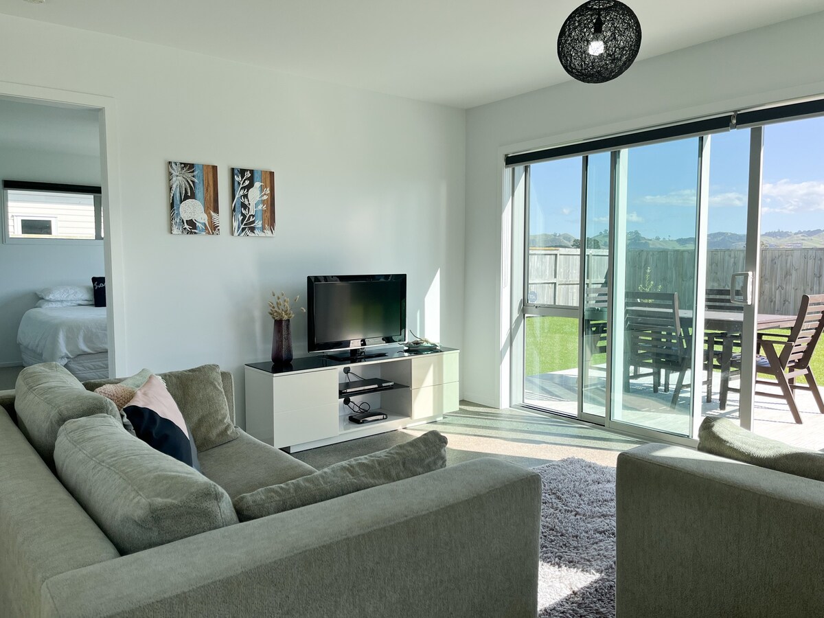 Surfers Retreat - Waihi Holiday Home