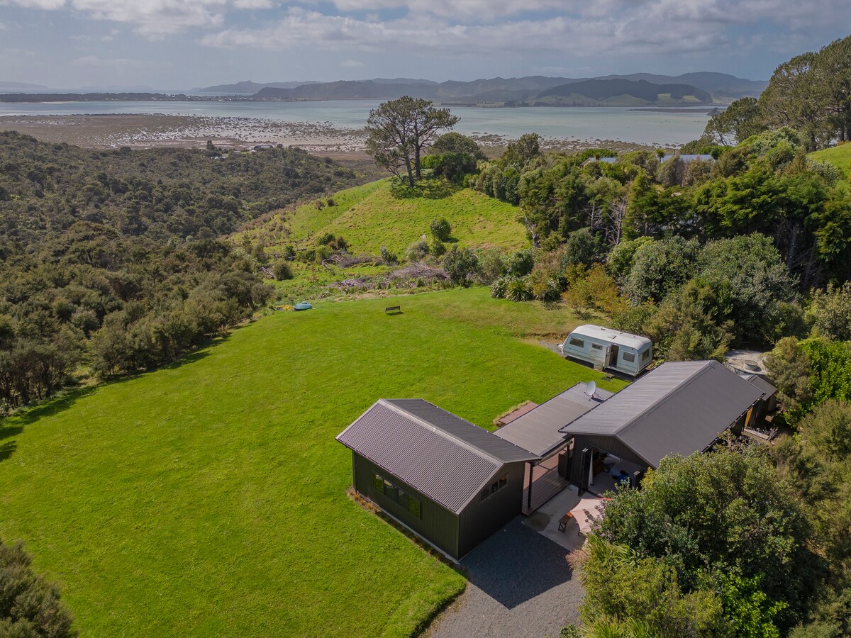 Whangapoua Hideaway - Whangapoua Bach