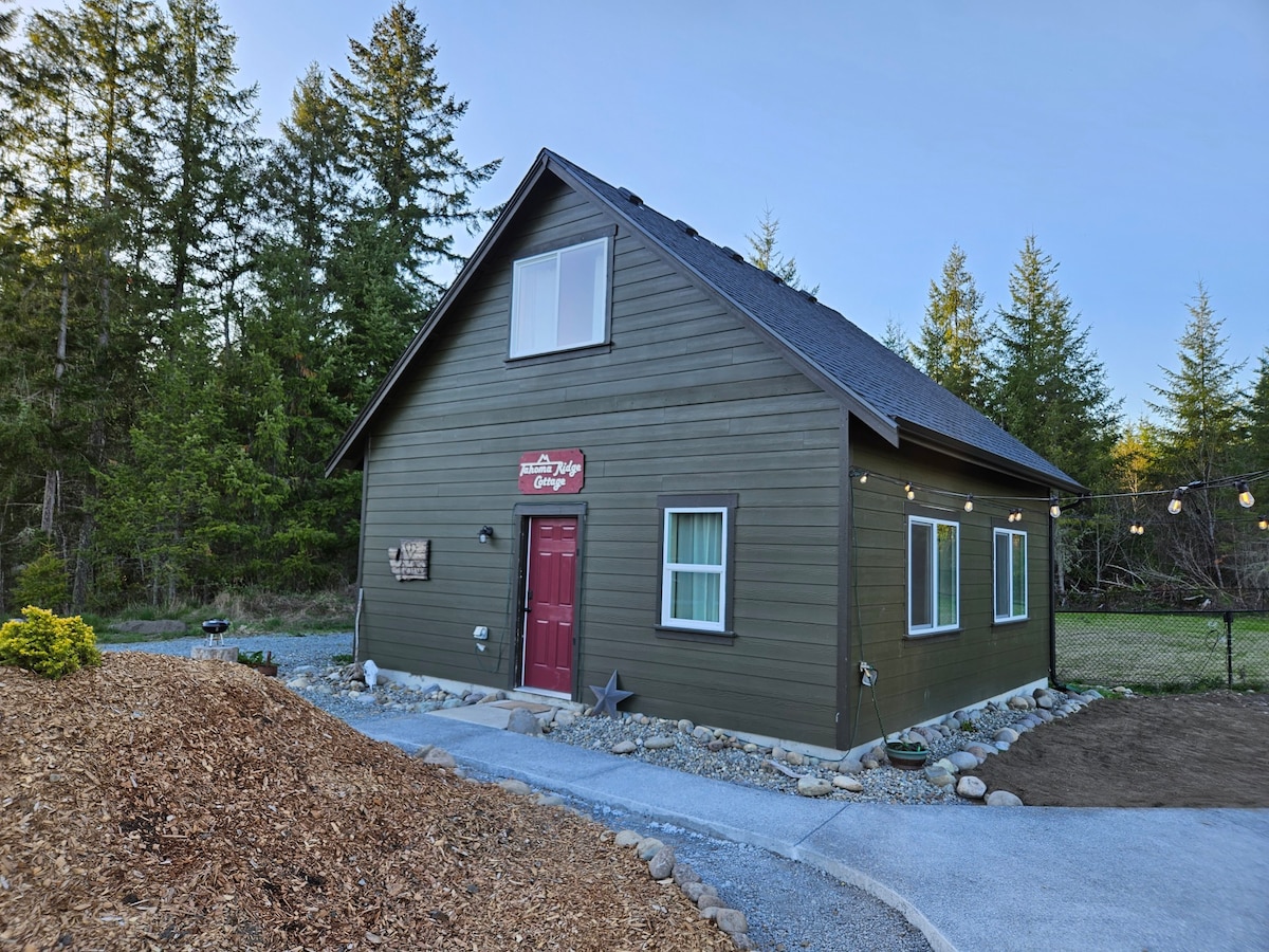 令人惊叹的雷尼尔山景！ ~ Tahoma Ridge Cottage ~