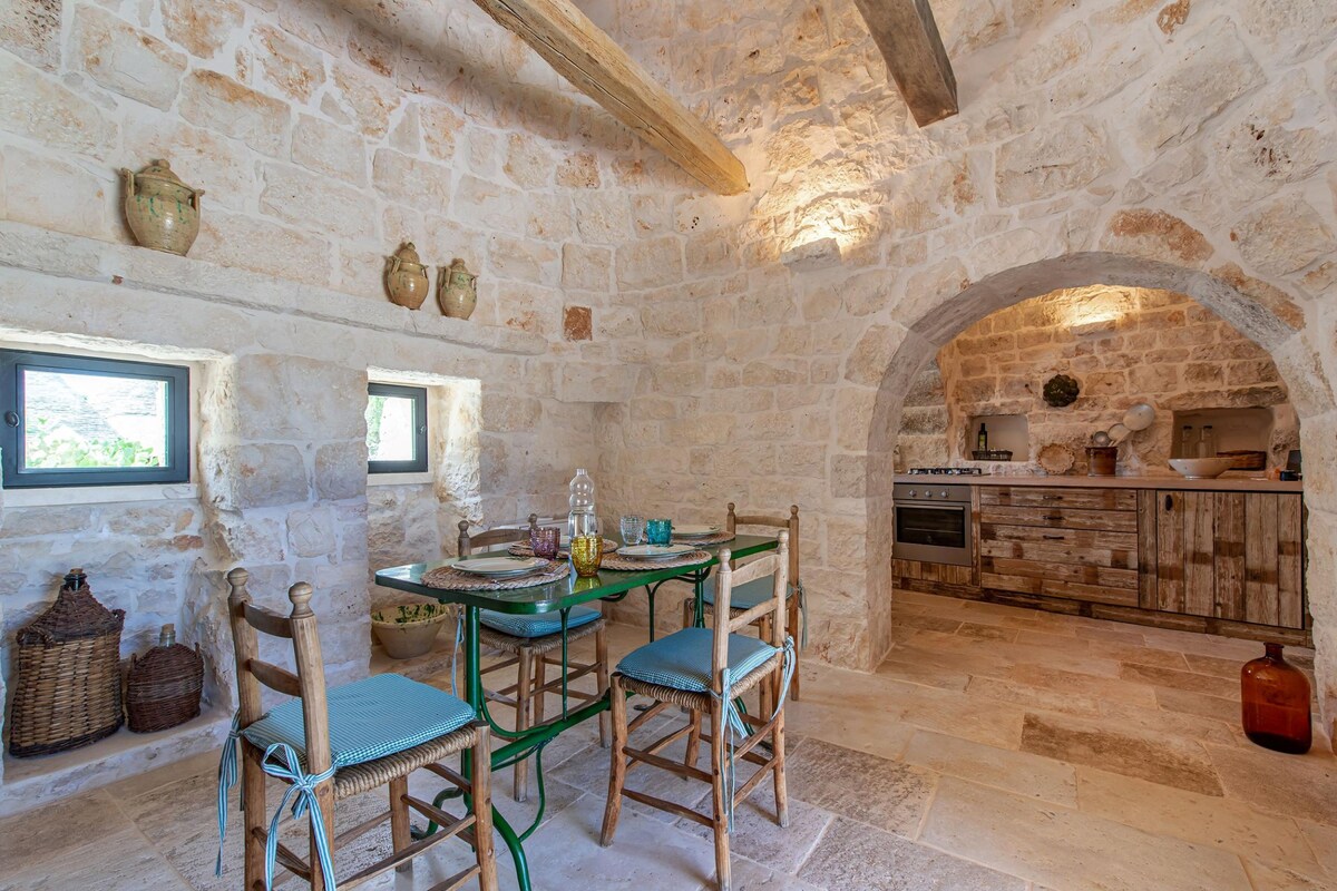 Tenuta Diciassetteconi Trulli ，带泳池