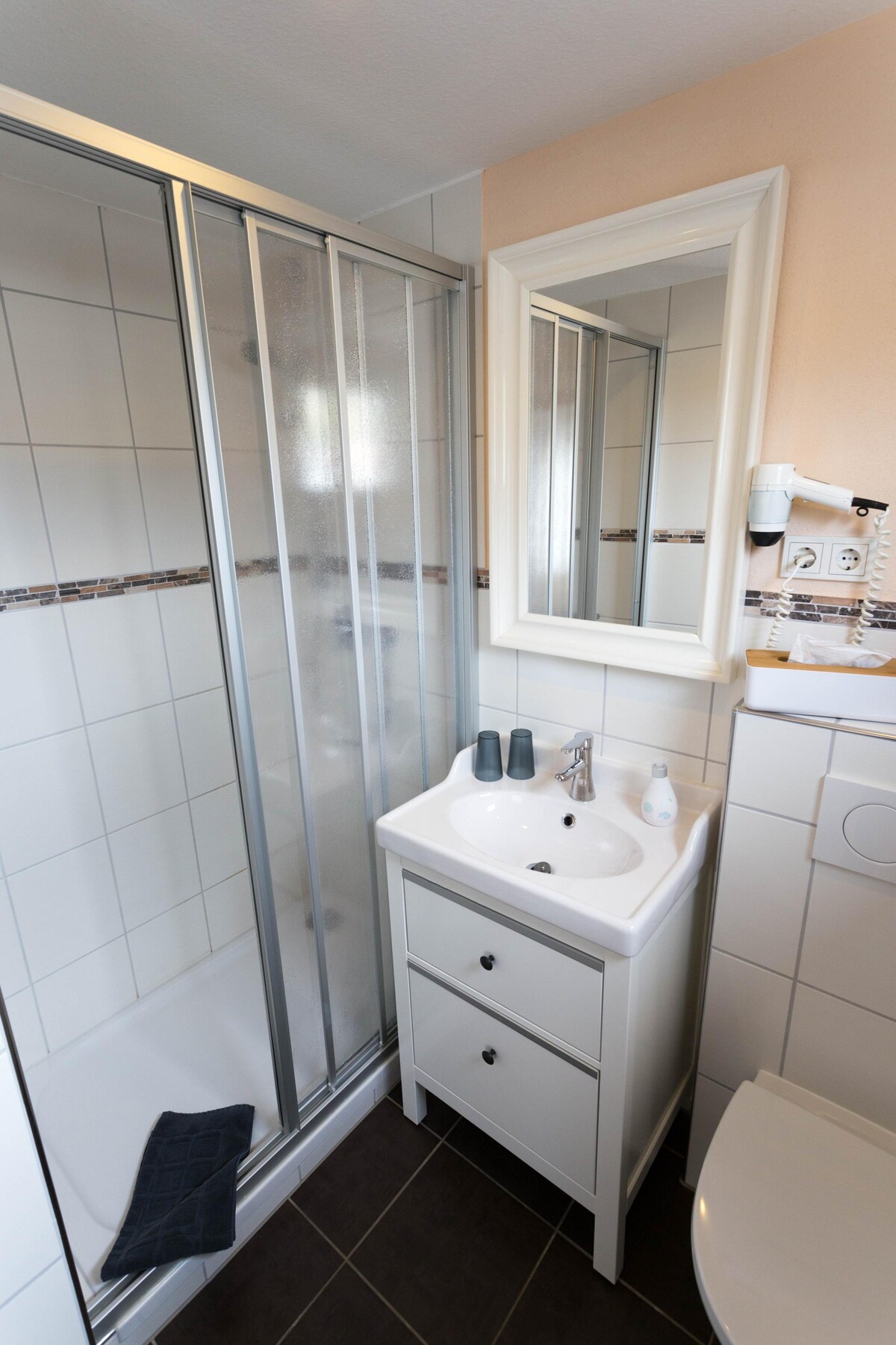 Groß Doppelzimmer Ensuite Dusche mit hofblick im H