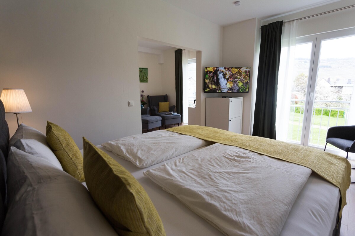 Doppelzimmer mit Blick auf die Landschaft im Hotel
