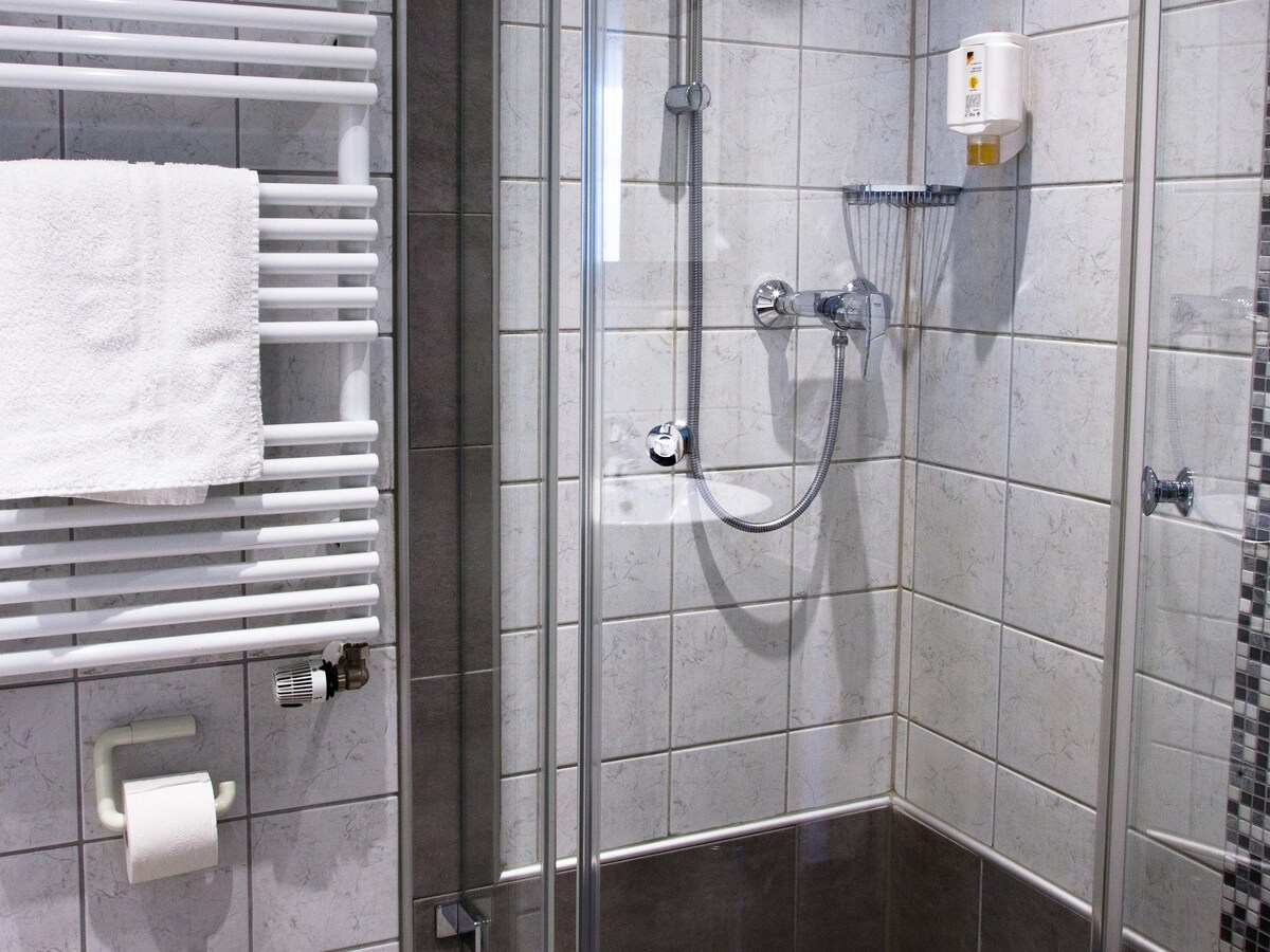 Single room-Ensuite with Shower