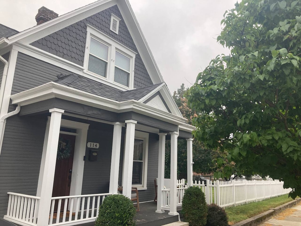 That Corner Lot-Charming Downtown Home w/Side Yard