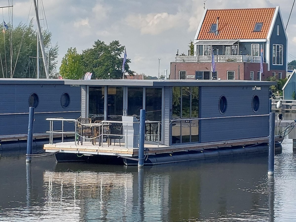 Volendam码头豪华船屋