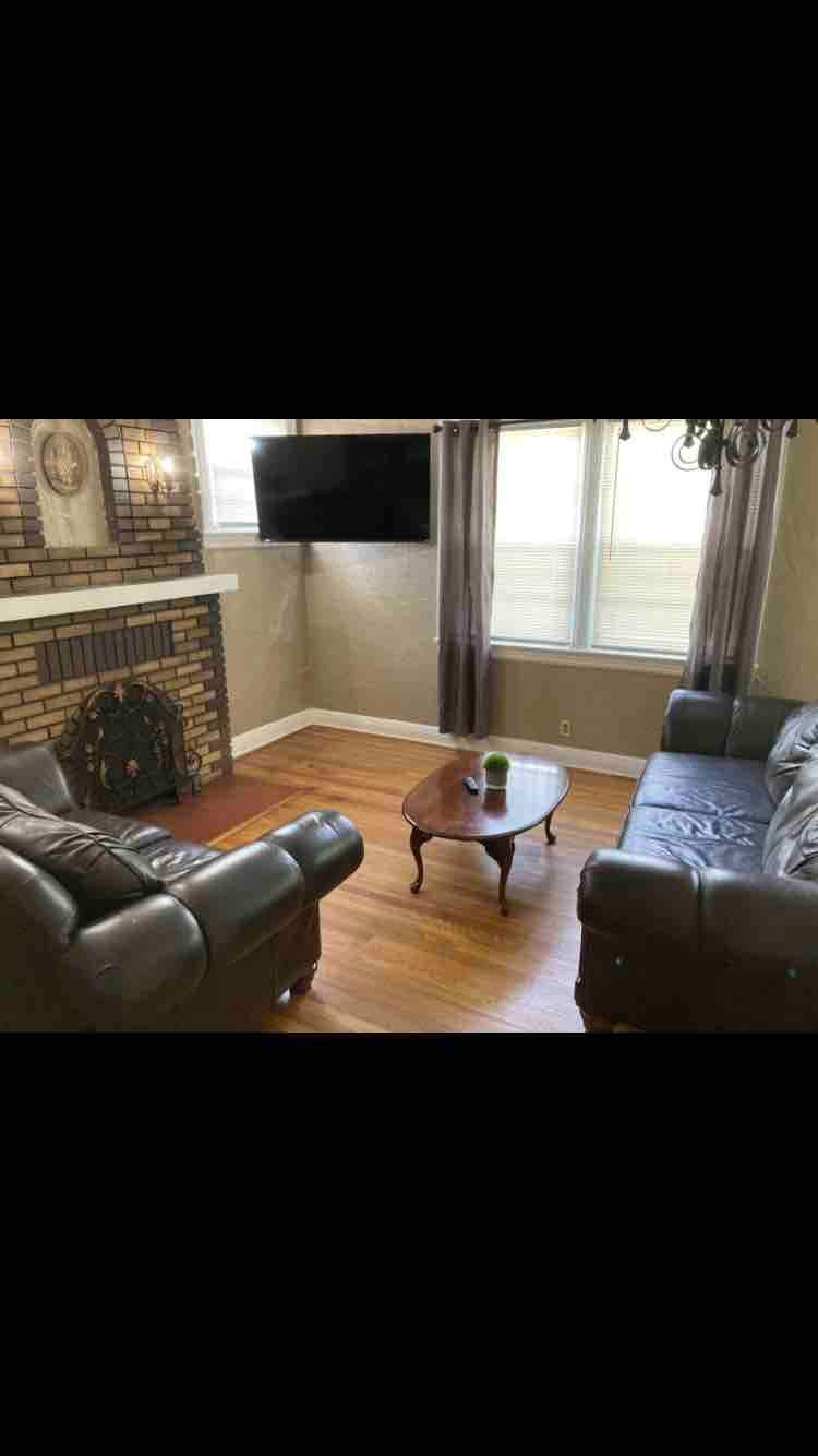 Cozy Stay Downtown - 3 Bed Home