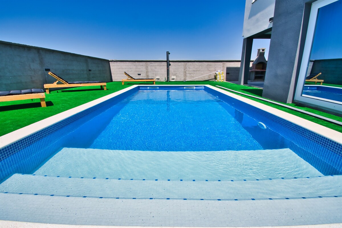 Poolincluded - Villa Punta