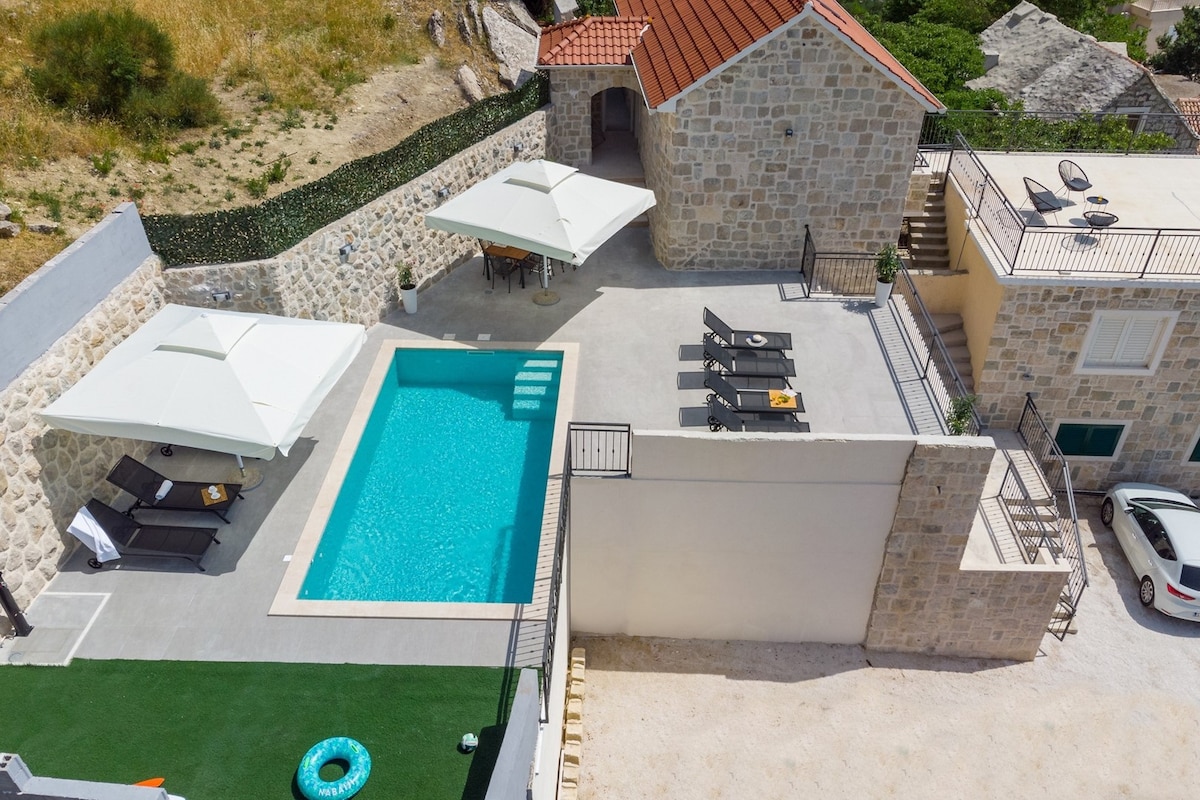 Seaview Villa KING with pool 3km from sea