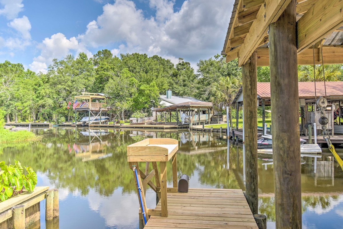 时尚的New Magnolia Springs Home with Dock, Beach