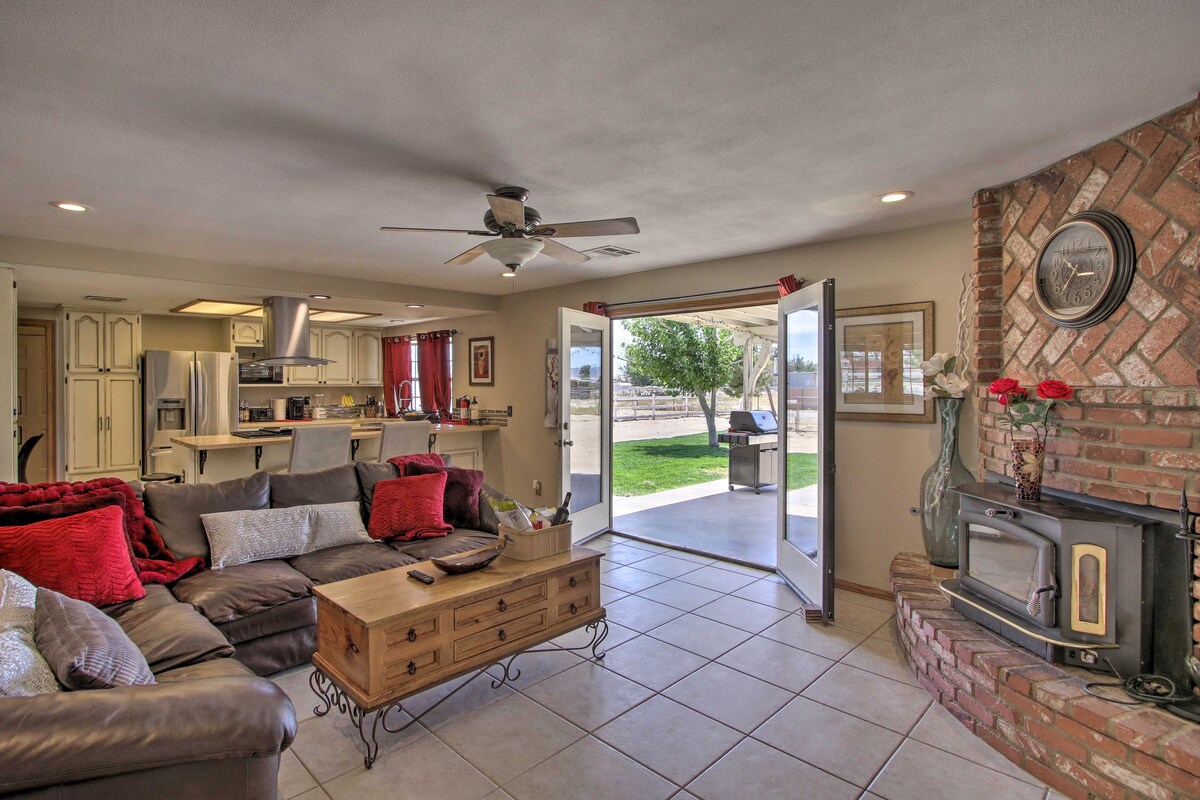 Spacious Lancaster Family Ranch - BBQ & Patio