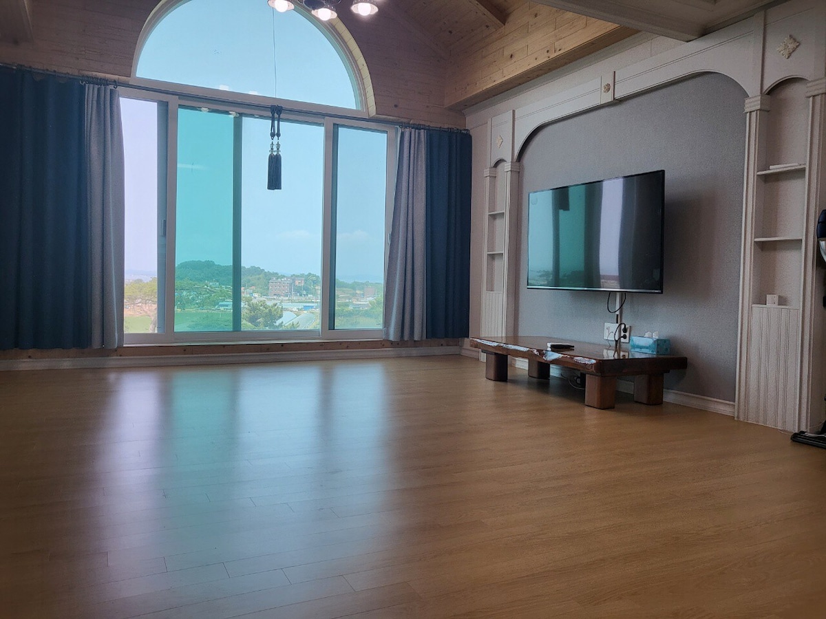 通昌海景： 201室，房源主楼，靠近洪城海（ Hongseong Sea ） ，设有夏季户外游泳池
