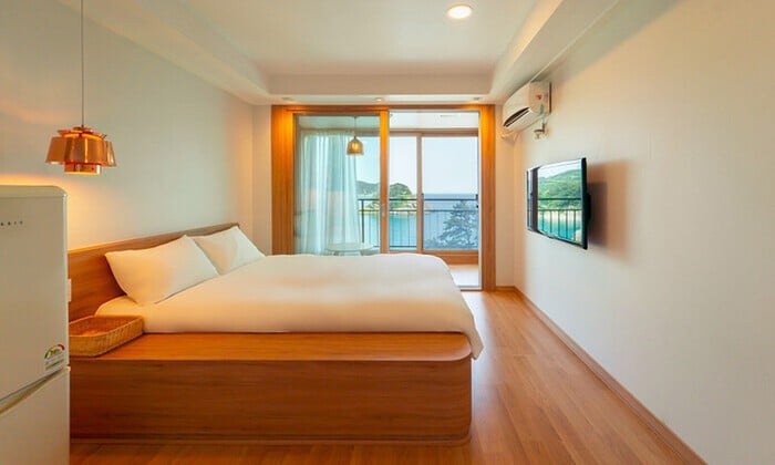 木质色调的舒适住宿，可欣赏海景201