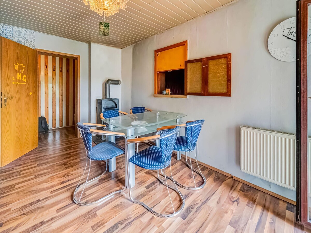 Fitter's room in the south of Brandenburg in a large apartment