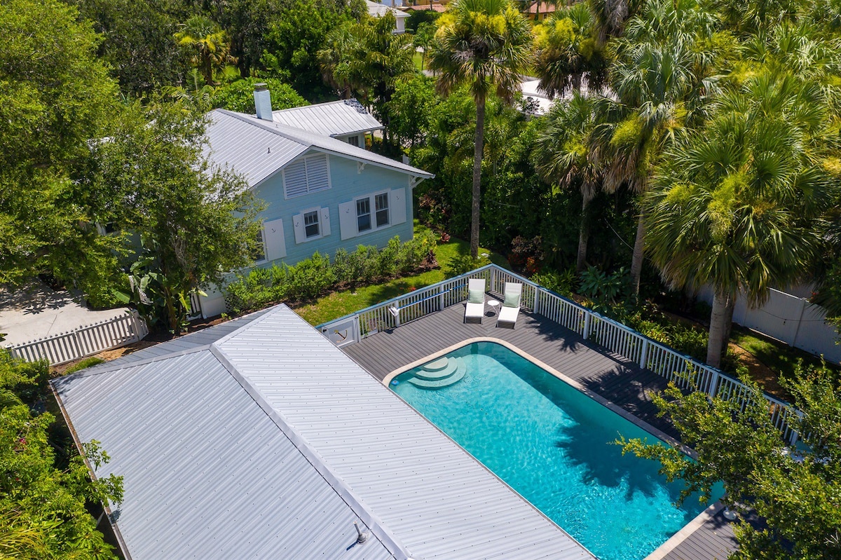 The Seaside Treasure- Sparkling Pool w Guesthouse!