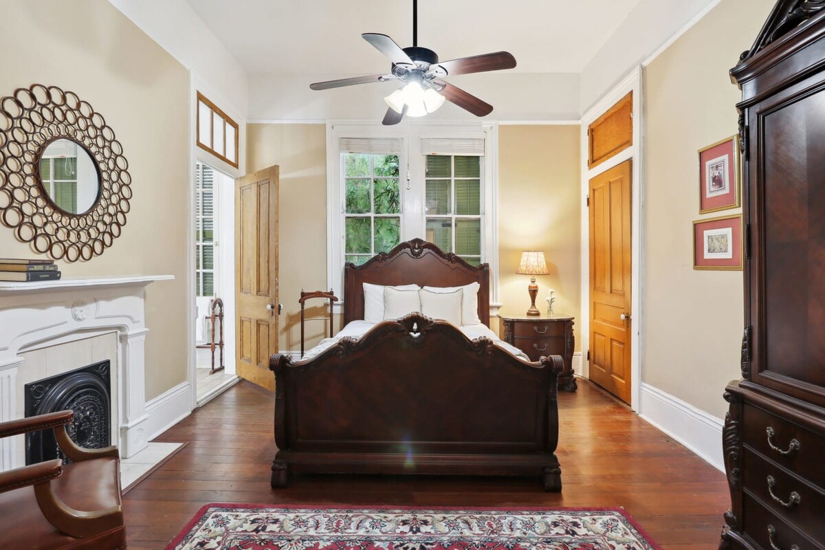 Boutique 7BR Unit with Pool | B&B Near Frenchmen