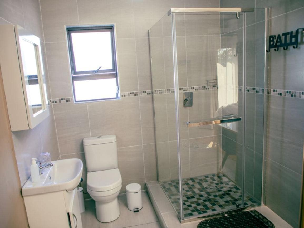 Wilson Guest House- Luxury Twin Room with Shower