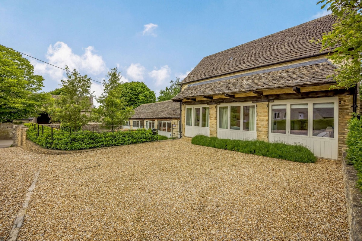 Three bedroom Cotswold holiday home - The Byre