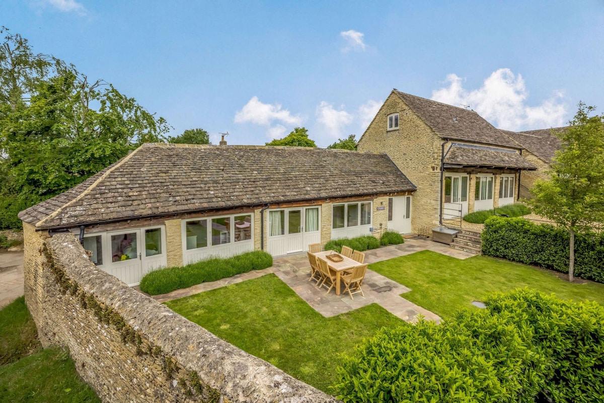 Three bedroom Cotswold holiday home - The Byre