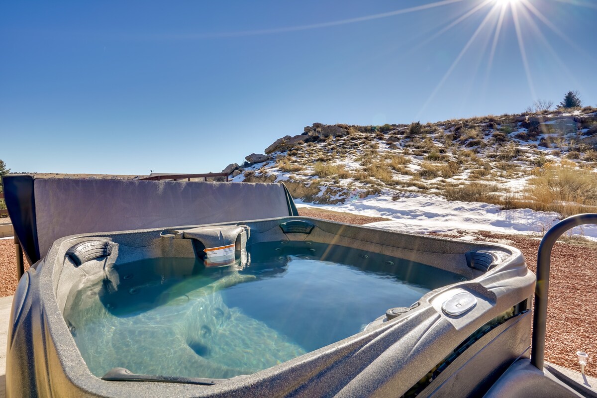 Pueblo 'Five Star Pikes Peak View' Home w/ Hot Tub