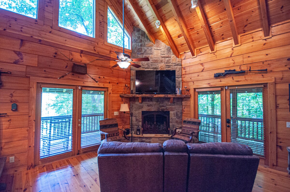 Bear Foot Heaven Upscale Cabin Rental in Hiawassee