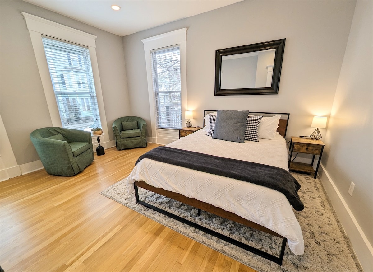 Cozy downtown Manchester 1-bedroom apartment