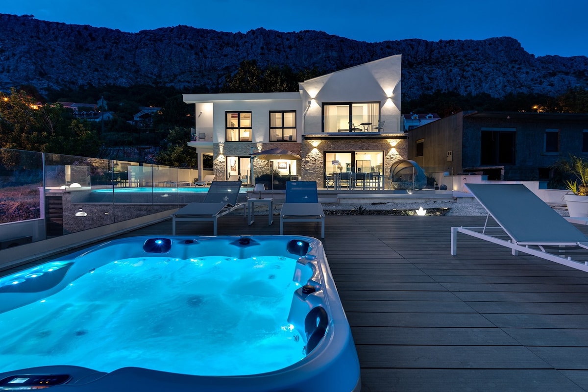 Seaview Villa Nautique- 3 bedroom villa with pool