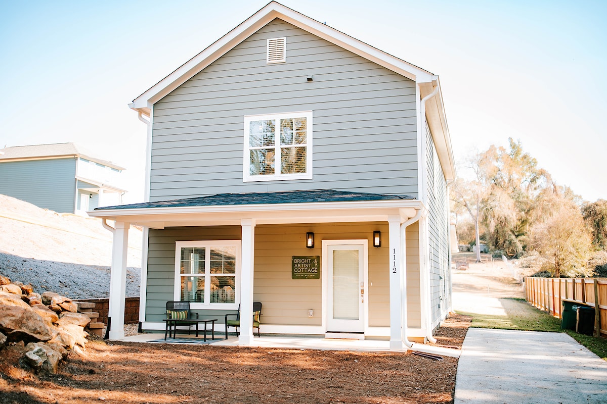 Bright Artist's Cottage - 4BR, 1mi. to DT + UGA