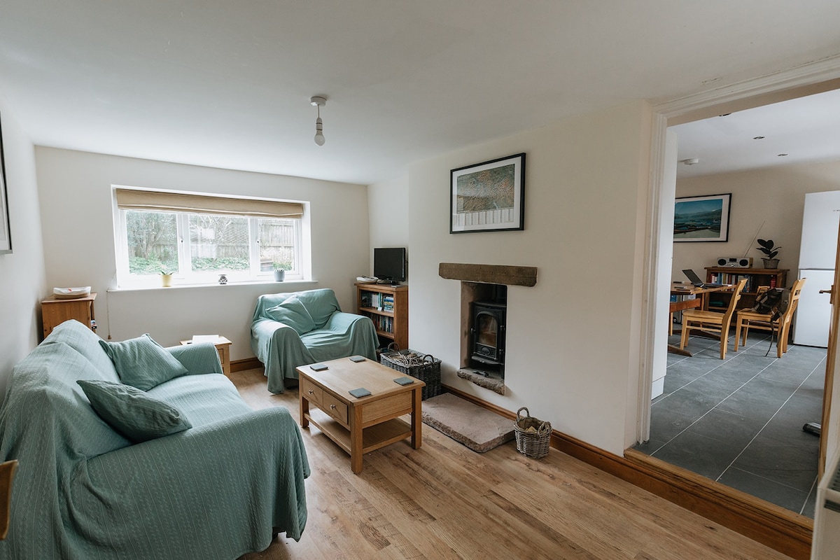 2 Bed Cottage with Log Burner in the Countryside