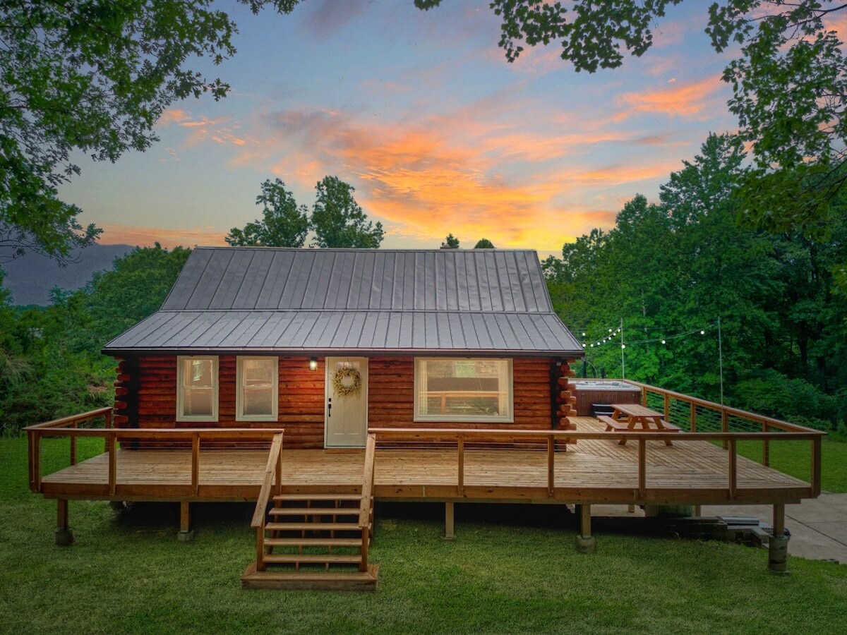 Our Happy Place #LuxuryLogCabin HOT TUB Waffle Bar