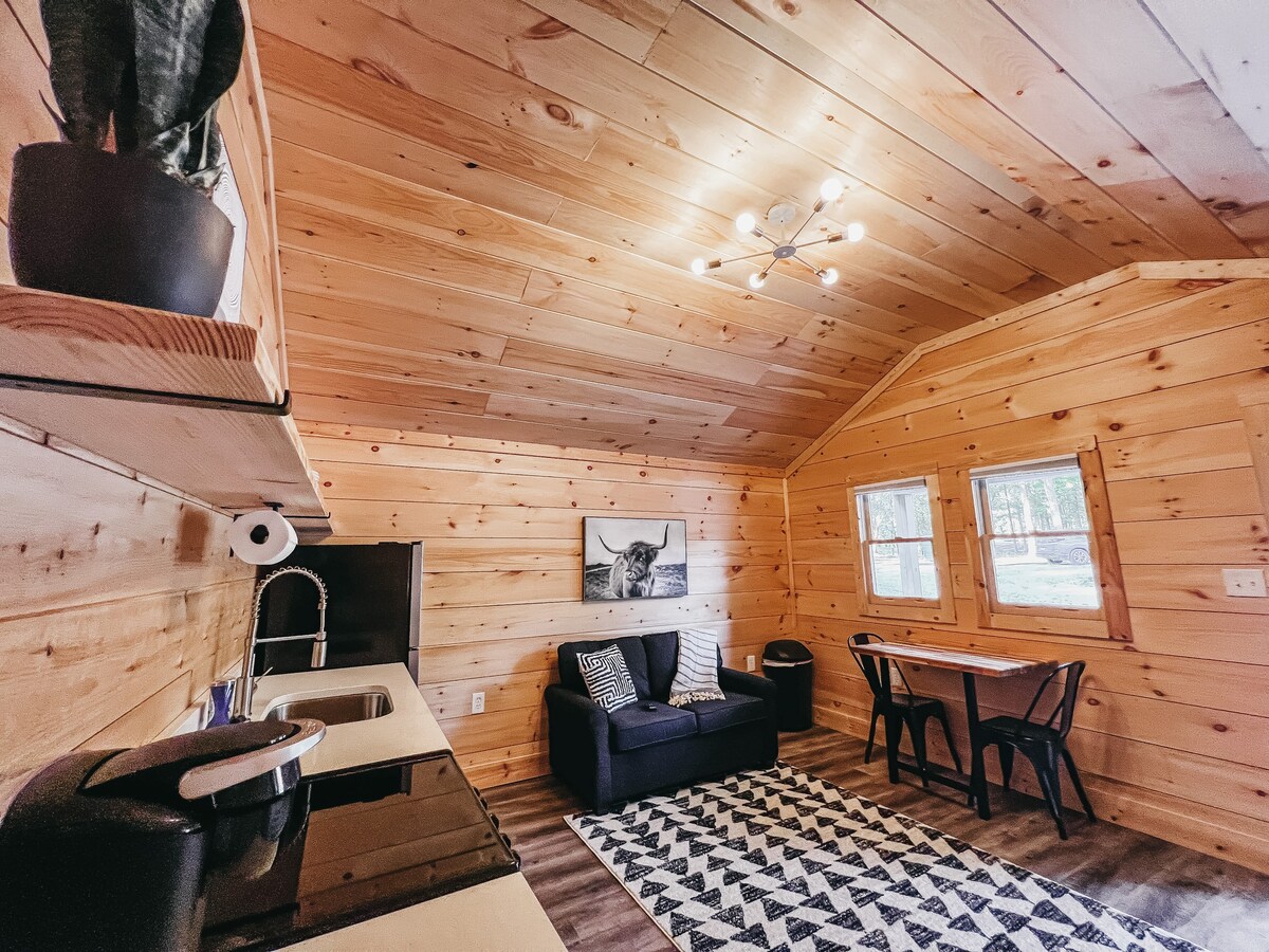 Cabin 2 One bedroom w kitchen