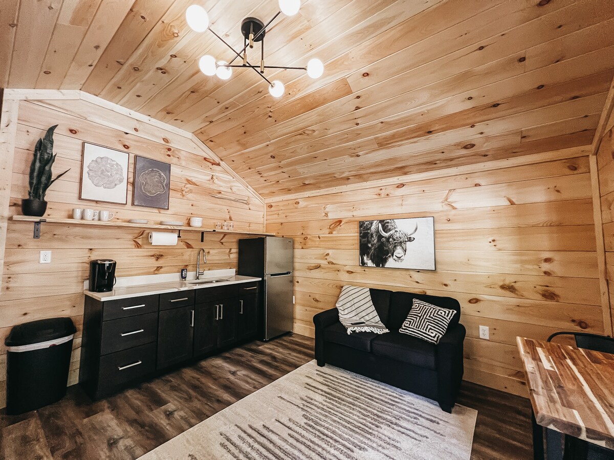 Cabin #9 One Bedroom w Kitchenette