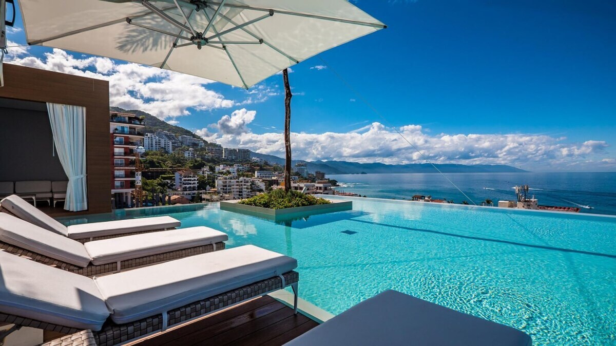 Ocean View! Best Rooftop Pool In Romantic Zone!