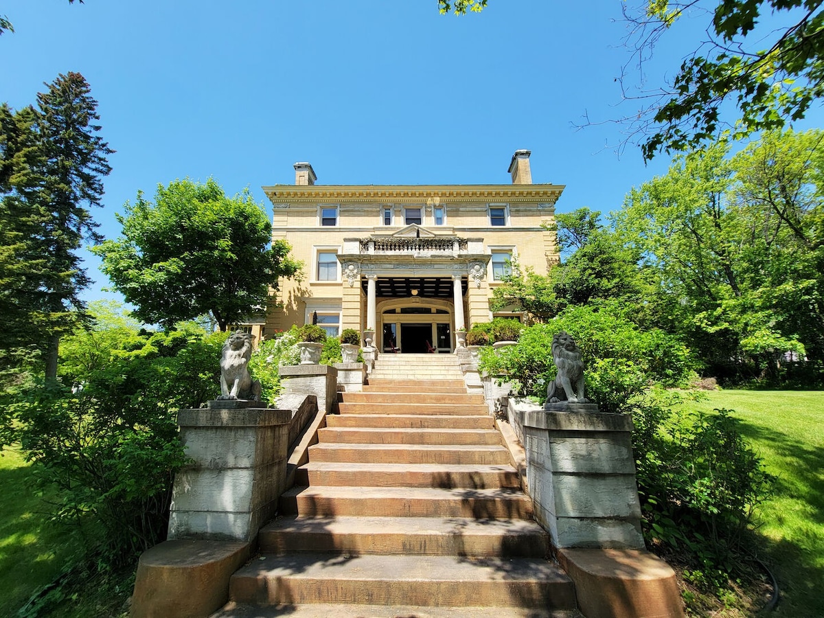 Selina Louise Suite | Historic Cotton Mansion