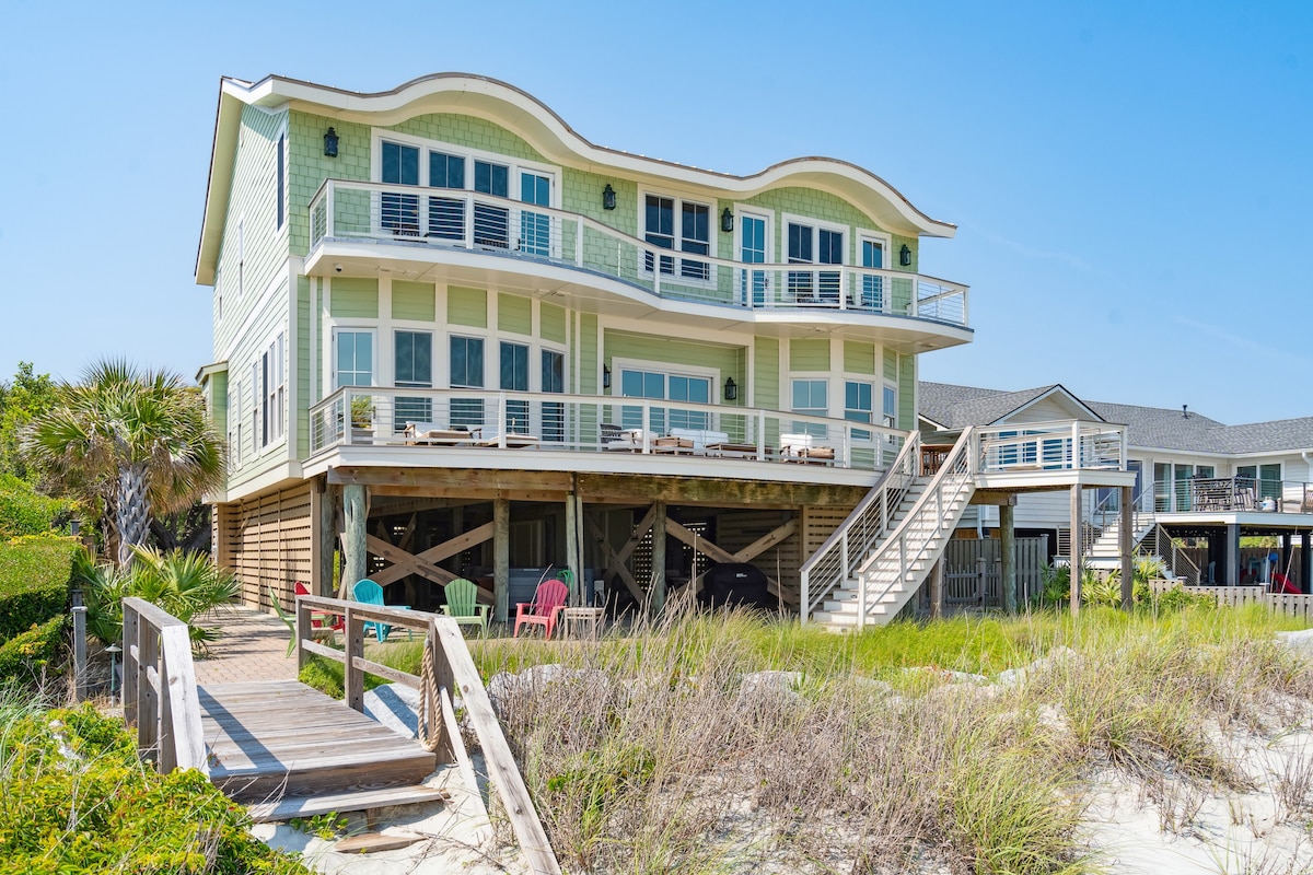 1103 E Arctic Salty Lady Oceanfront Home