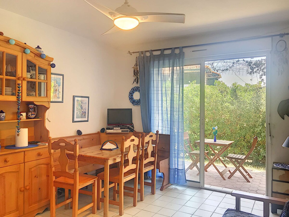 MOLIETS, 1-BR apartment with garden near the beach
