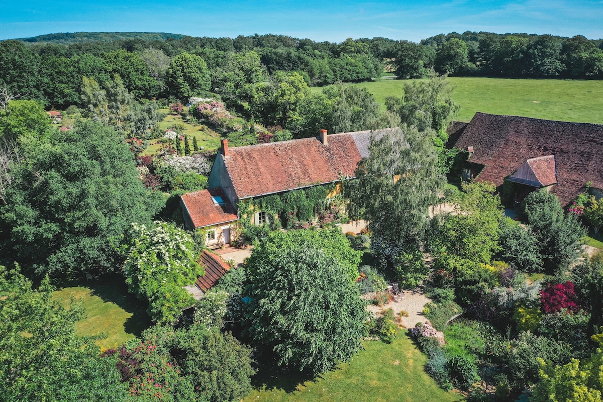 Gîte 10 pers. au cœur d'un jardin romantique