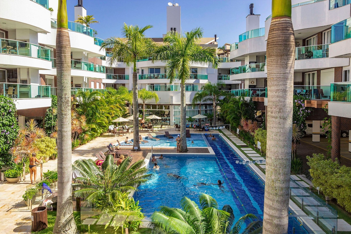 Boulevard Bombinhas 122-D -距离大海和主要大道50米-豪华公寓-气候泳池-按摩浴缸- 24小时条例