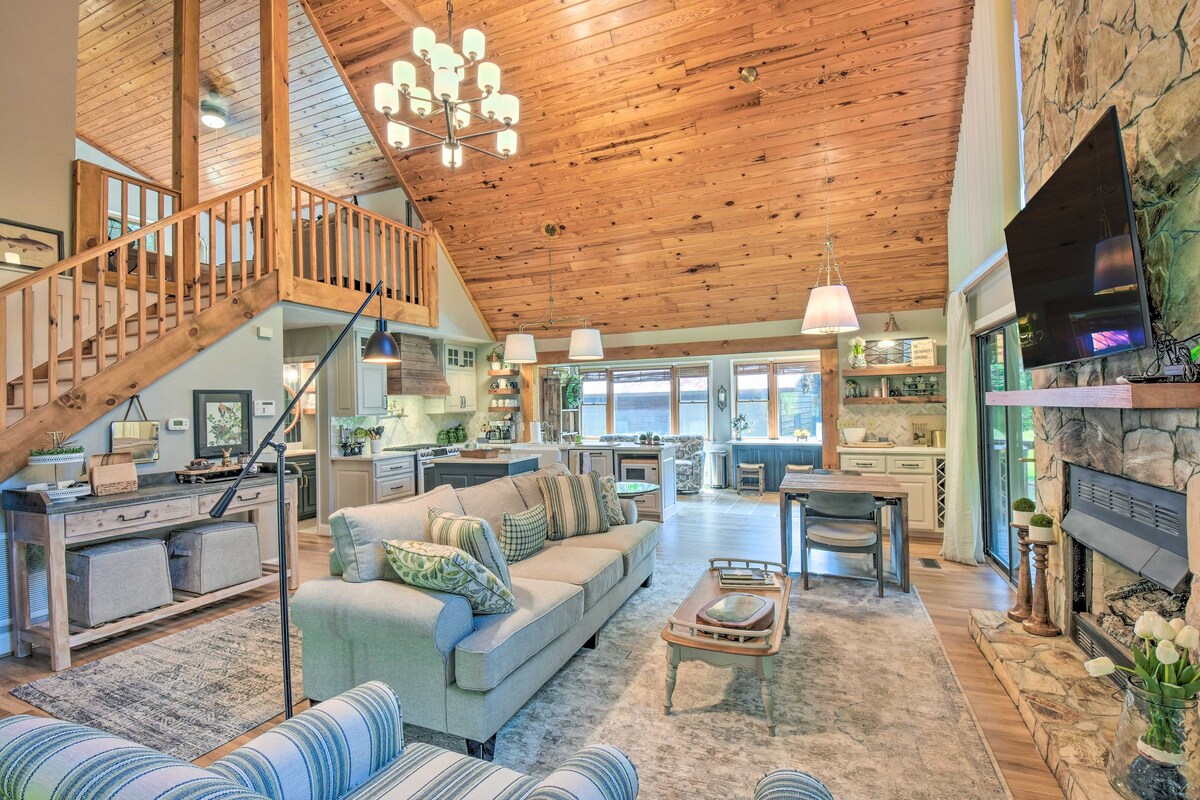 Waterfront Hayesville Home w/ Kayaks & River Views