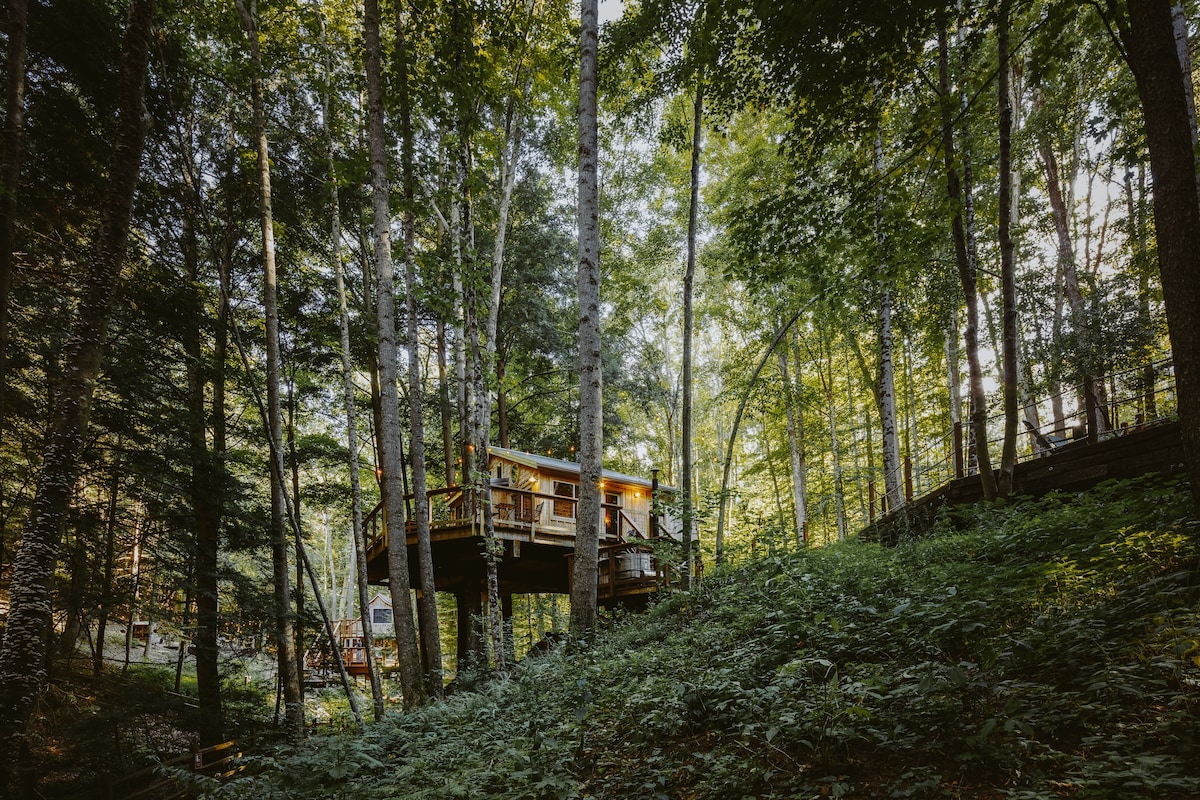 The Maple Treehouse | Hocking Hills