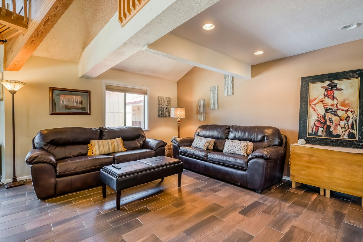 Beautiful 2BR Mountainview 2nd-Floor | Balcony