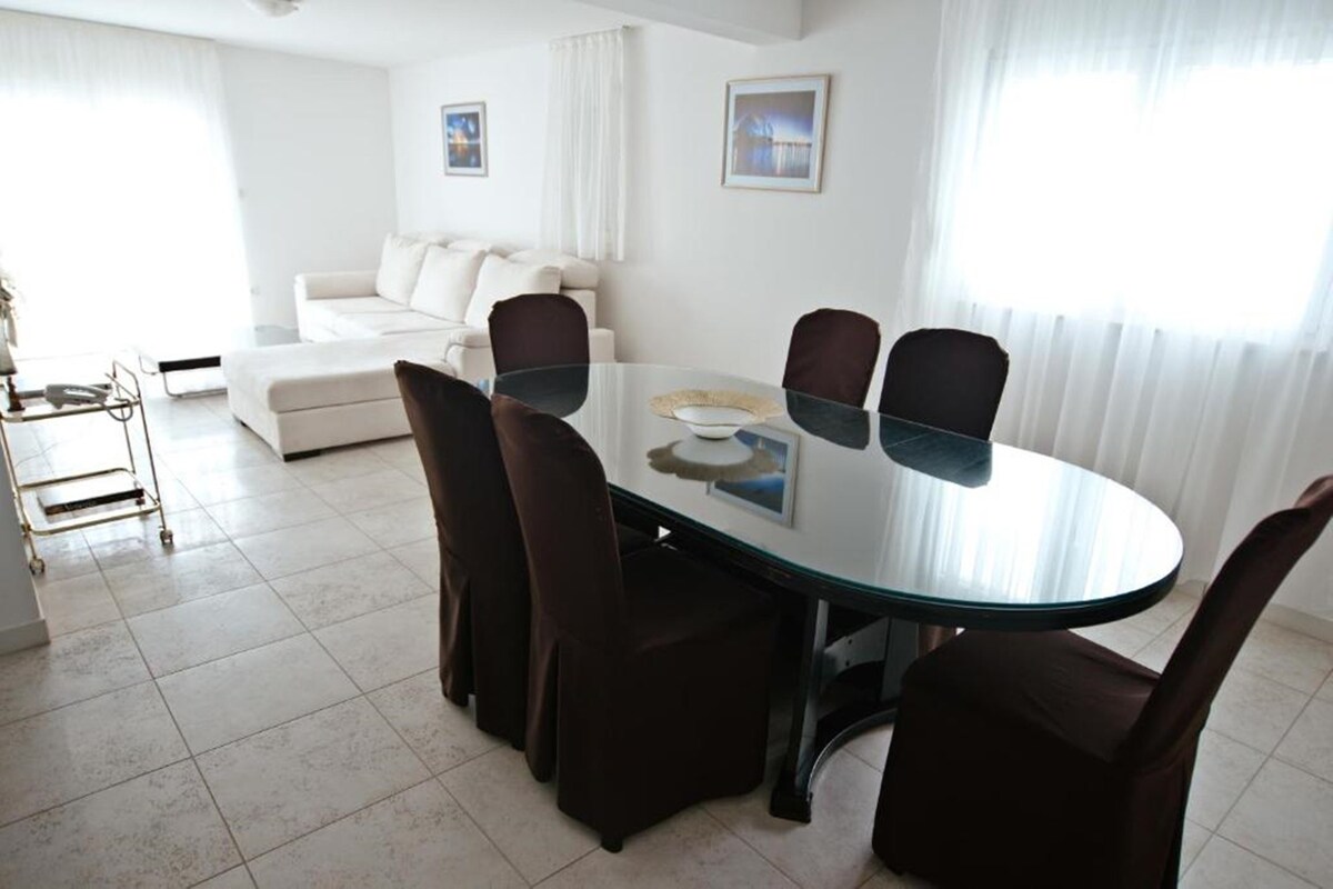 Hotel Lux - One Bedroom Apartment with Balcony